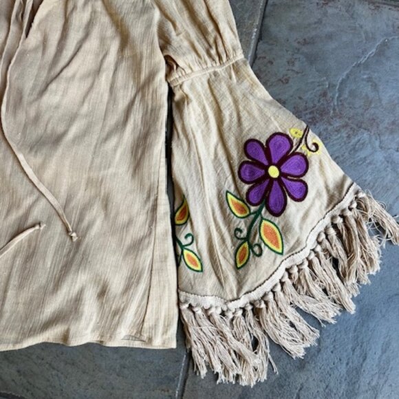 VaVa by Joy Han Embroidered Flowers Bell Sleeves Top Women's Size Small (2-4) - Picture 3 of 12